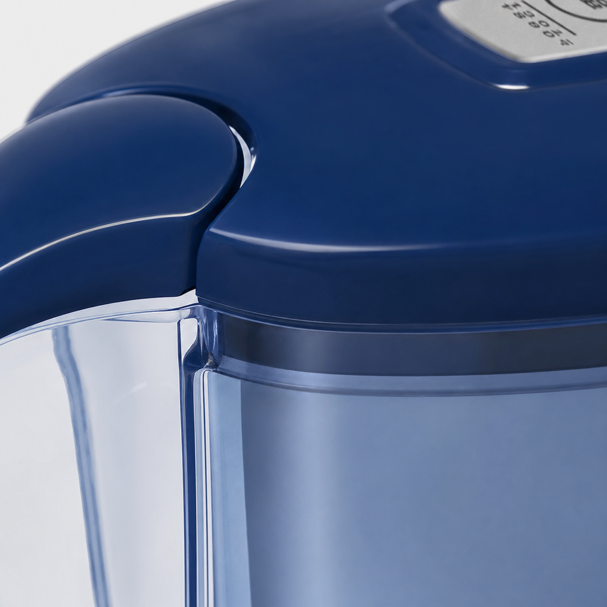 Carafe filtrante au charbon actif — détail de finition et matériau