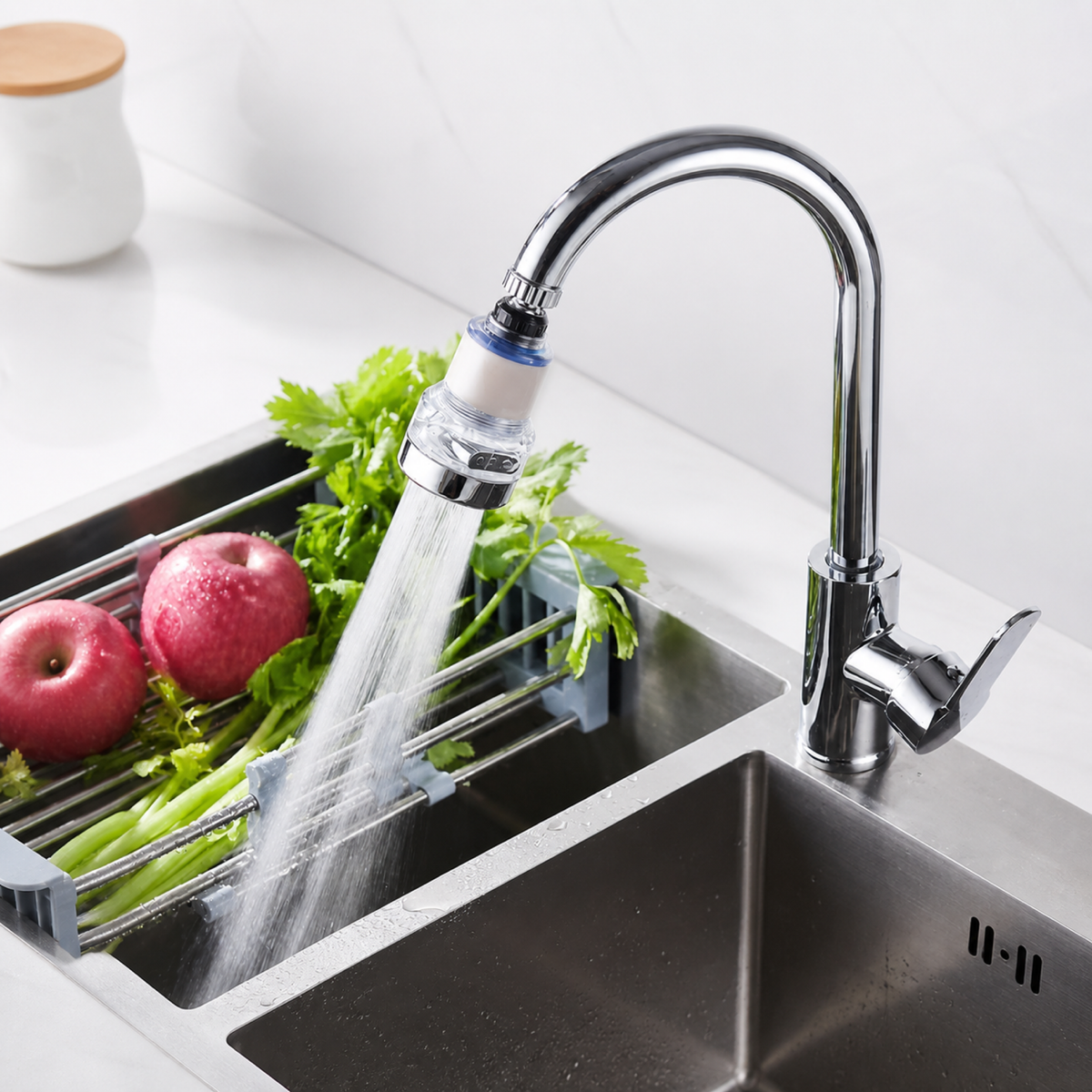 Filtre à eau pour robinet de cuisine Bonum Vitae installé à la maison